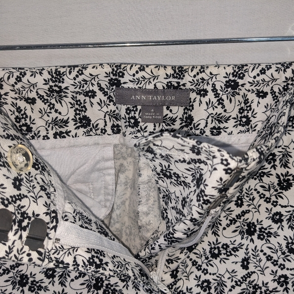 Ann Taylor White and Black Floral Cotton Capris size 4 - Picture 6 of 12